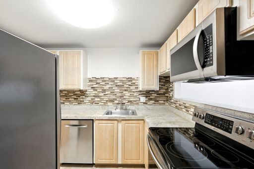 Foto del edificio - New Price! Convenient 1 bed condo is desir...