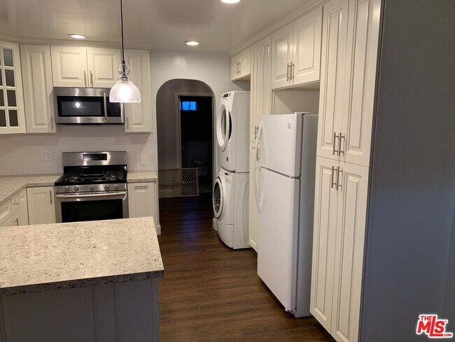 Building Photo - 258 Almon Dr