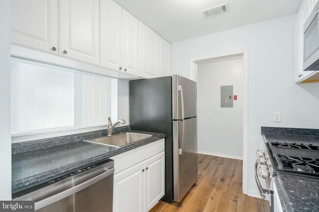 Building Photo - 206 Hickory Ct