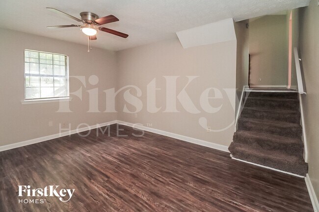 Foto del edificio - 7210 Buck Creek Dr