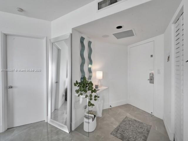 Foto del edificio - 3300 NE 192 St
