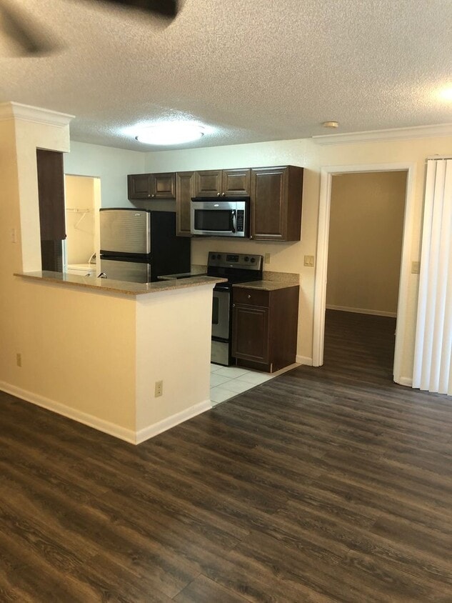 Lexington Place 2 bedroom Condo - Lexington Place 2 bedroom Condo