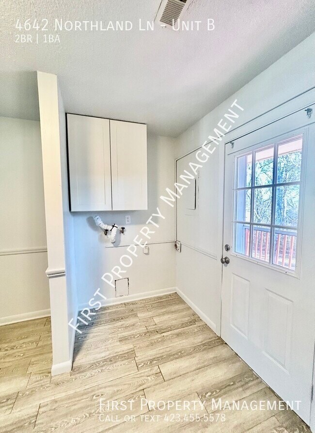 Foto del edificio - 2Bed/1Bath Duplex Off Hwy 58: Central AC, ...