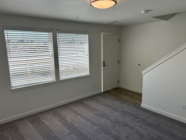 Foto del edificio - Spacious 2 Bed, 1.5 Bath, 900 Square Foot Apartment with Air Conditioning.