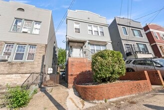 Building Photo - 658 Liberty Ave