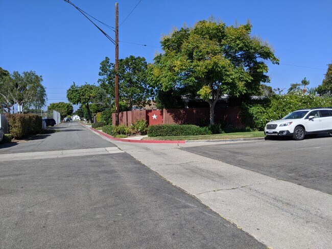 Corner view - 252 Walnut St