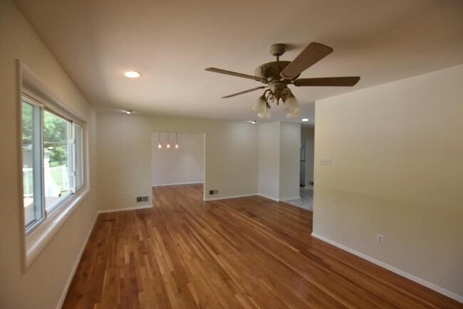 Building Photo - 4015 Heathfield Rd