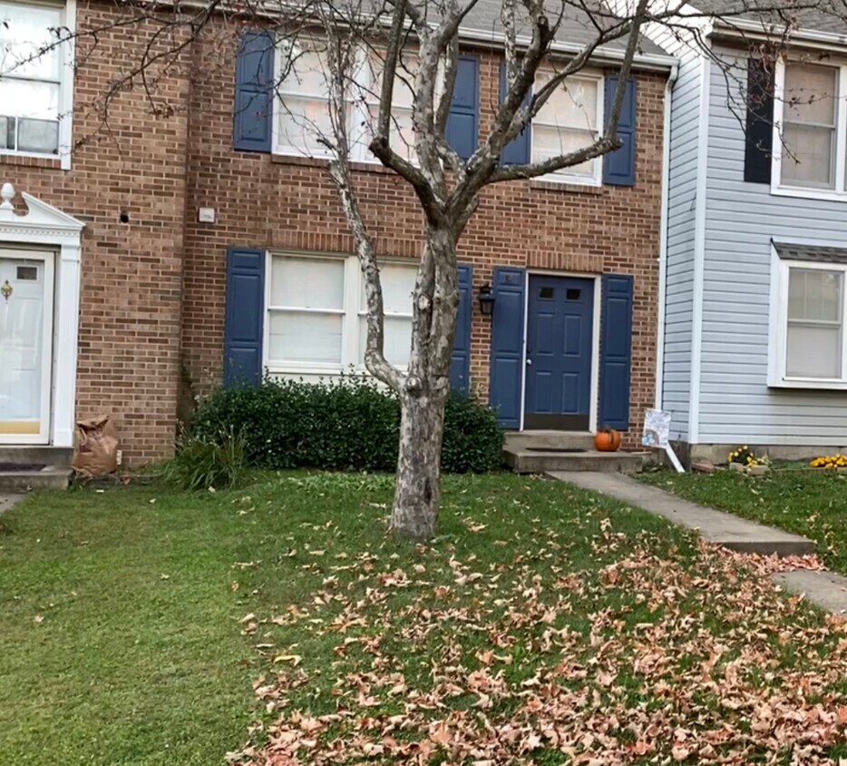 Foto principal - 54 Cross Country Ct