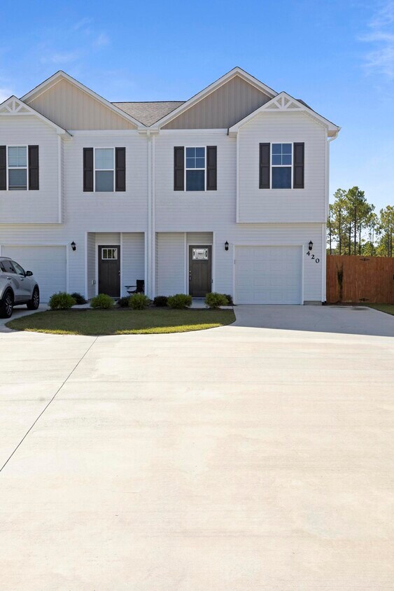 420 Vandemere Ct, Holly Ridge, NC 28445 Townhome Rentals in Holly