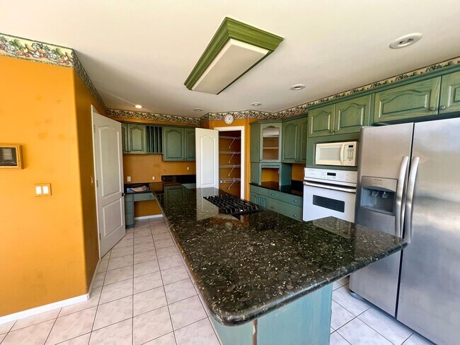 Foto del edificio - 5 Bedroom in Gated Birch Bay Community!