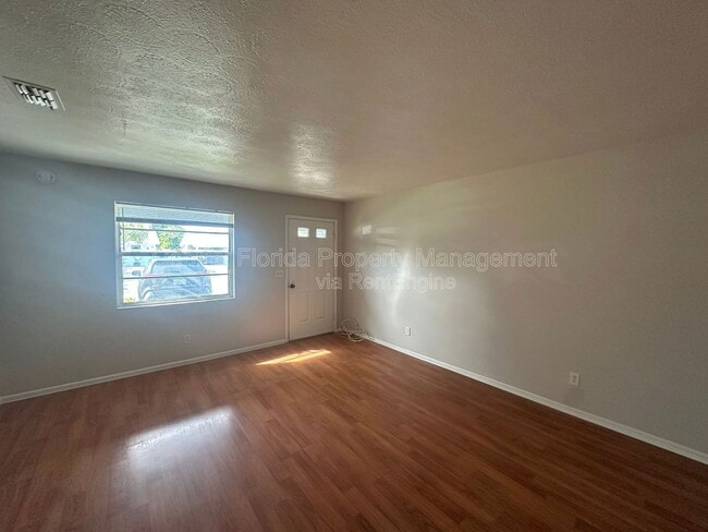 Foto del edificio - 213 Montana Ave