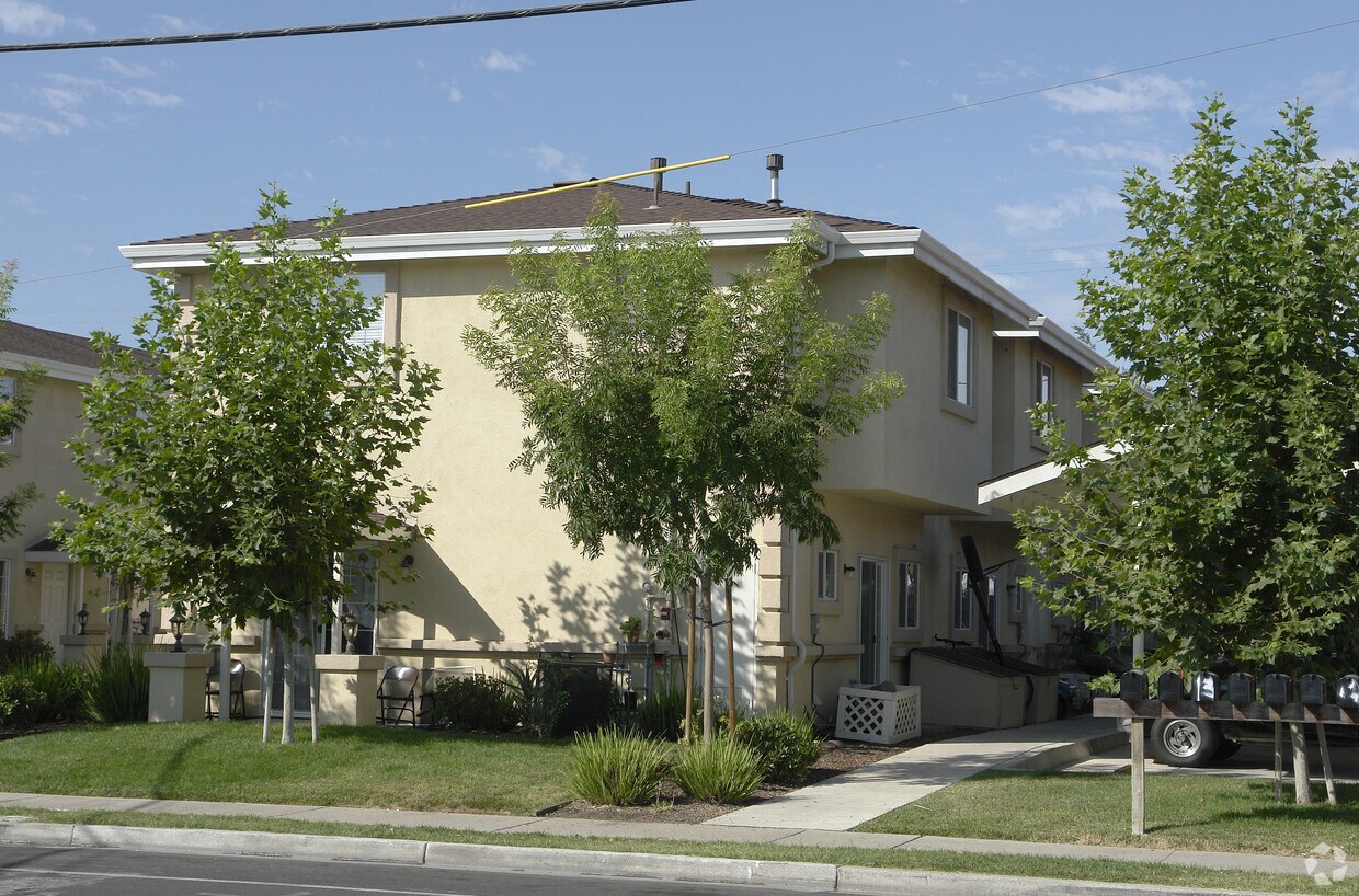 Building Photo - 449 1st St