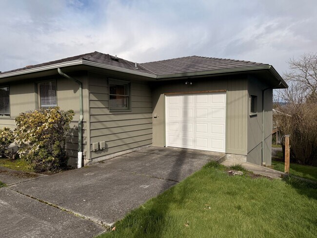 Foto del edificio - Spacious 5+bd/2.75 bath home on WWU bus route