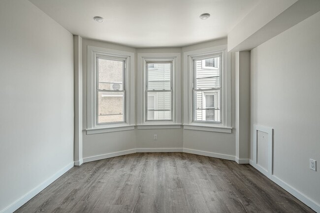 Foto del edificio - 324-326-326 Darby Rd