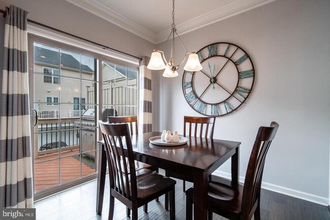 Building Photo - 22567 Naugatuck Square