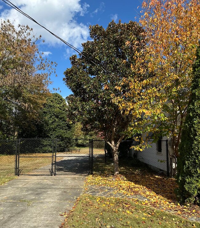 Building Photo - Village of West Greenville home with a lar...