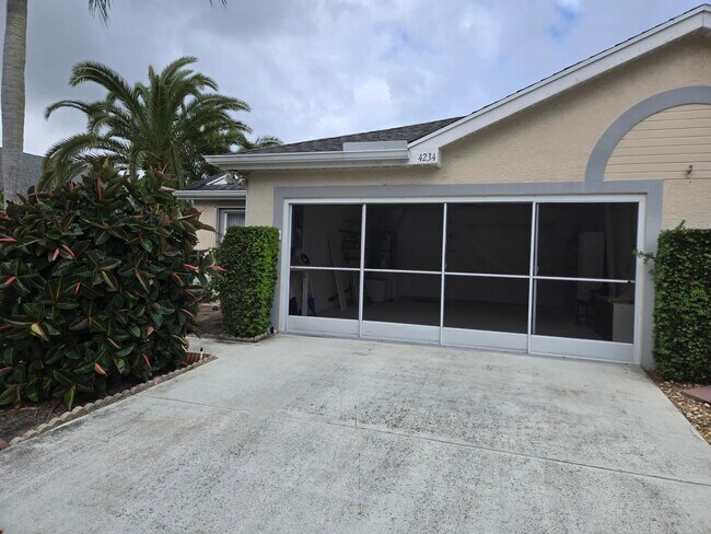 Foto del edificio - 4234 SE Home Way