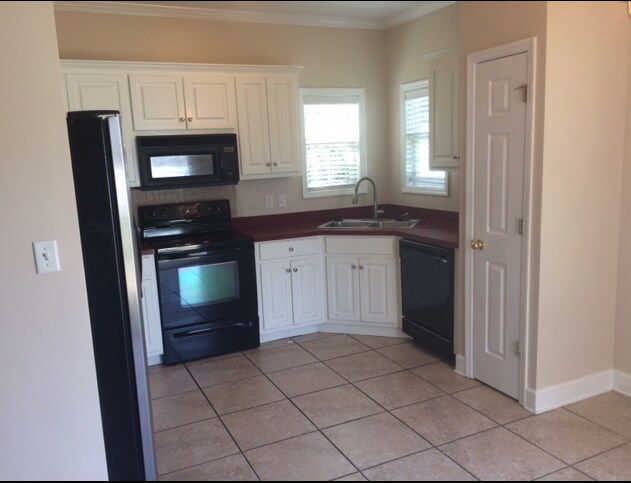 Building Photo - 105 Mayfield Dr