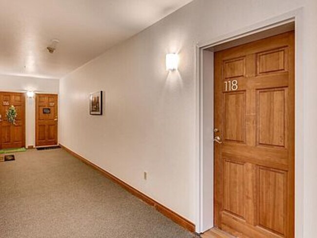 Foto del edificio - 3249 W Fairview Pl