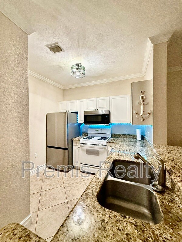 Building Photo - 2715 Via Capri