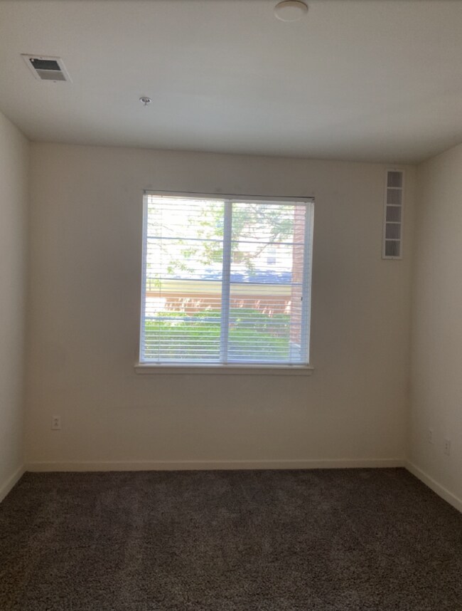 Building Photo - Convenient and Spacious 2BR/2BA in Park Hill of Denver AVAIL 2/10