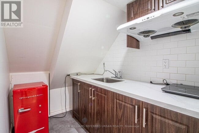 Building Photo - 143 Nahanni Dr