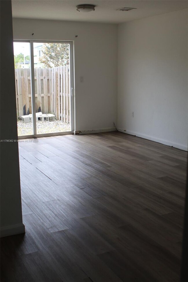 Foto del edificio - 127 SW 6th Ln