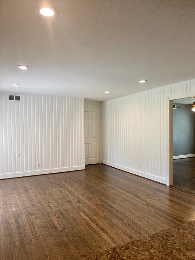 Building Photo - 215 Bizerte St