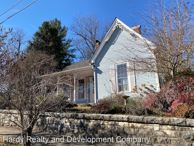 Building Photo - 3 br, 2.5 bath House - 317 E 4th Street