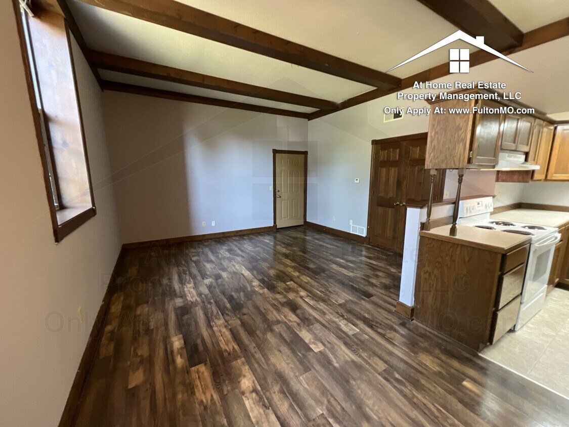 Foto principal - 103 E 10th St