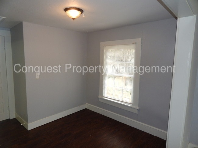 Building Photo - 620 W Dobbs St