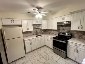 Building Photo - 44 W 56th St