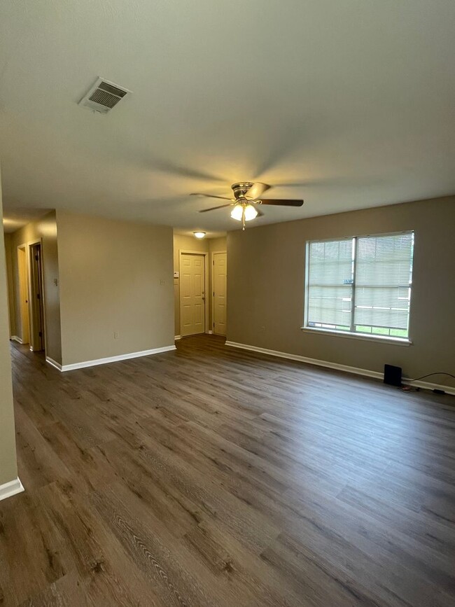 Building Photo - Home for Rent!