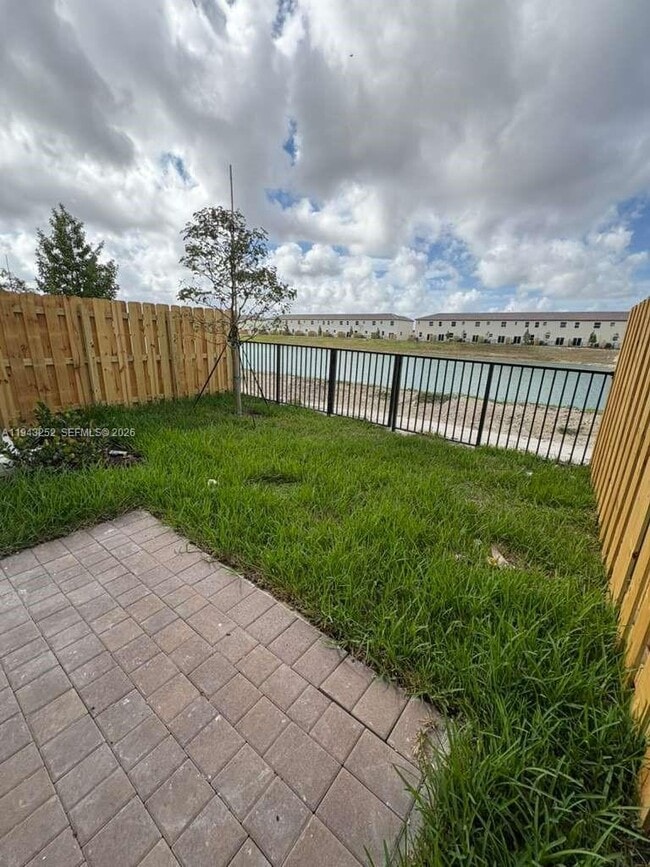 Foto del edificio - 2708 SE 26th Ave