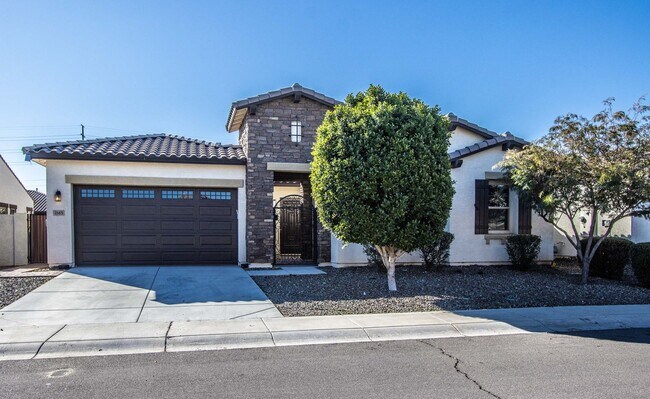 Building Photo - Introducing a stunning 4 bedroom, 3.5 bath...