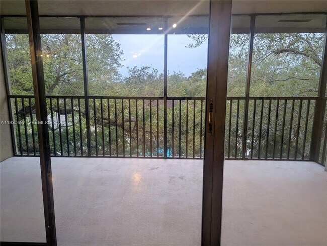 Foto del edificio - 601 Ives Dairy Rd