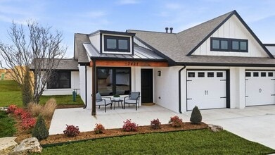 Building Photo - 3427 N Ironwood Ave