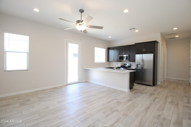 Building Photo - 941 Treasure Trl