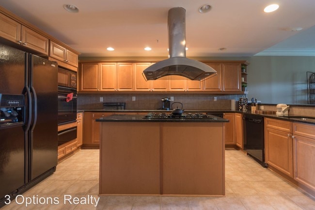 Building Photo - 3120 Overland Dr