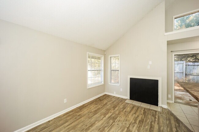 Foto del edificio - 8536 Pineland Dr