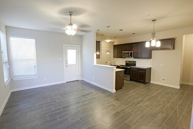 Building Photo - AVAILABLE NOW! Luxury 3 Bedroom Townhome Located Near South Texas Medical Center, San Antonio, Te...