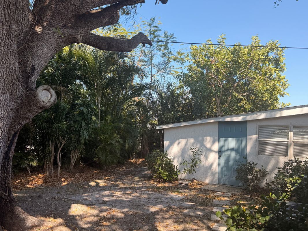 Foto del edificio - 1659 Ricardo Ave