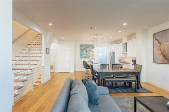 Building Photo - 2222 Moser Ave