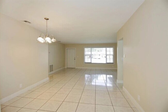 Foto del edificio - 781 SW 64th Terrace