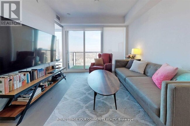 Building Photo - 488 University Ave