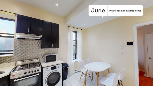 Building Photo - Private bedroom in 3 bed/2 bath Home