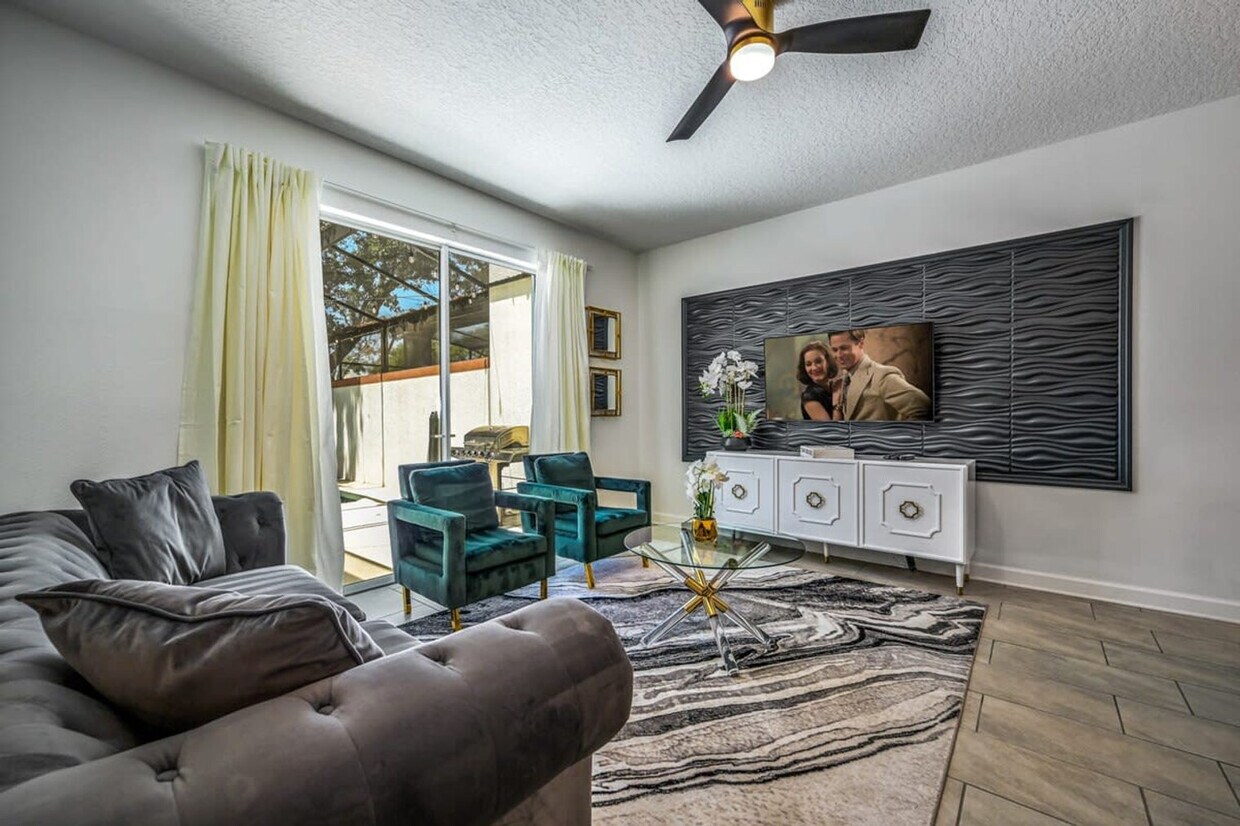 Foto principal - 5045 Windermere Ave