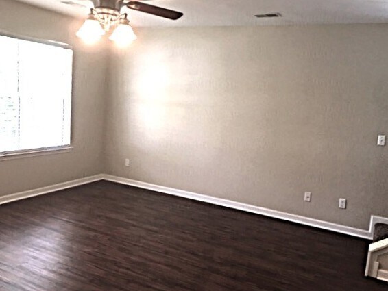 Foto del edificio - 4809 Wheatfield Dr