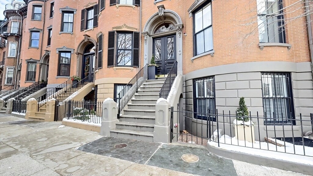 Primary Photo - 602 Tremont St