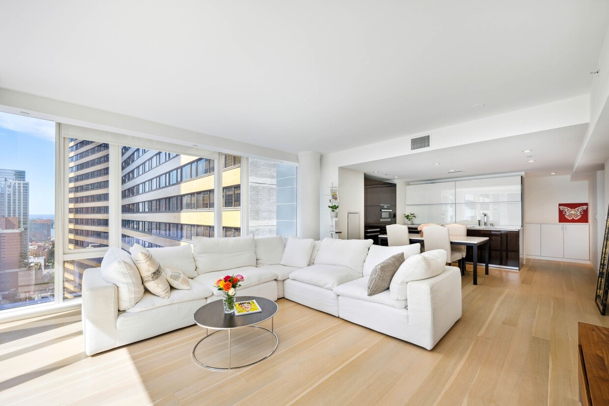 Foto principal - 135 W 52nd St